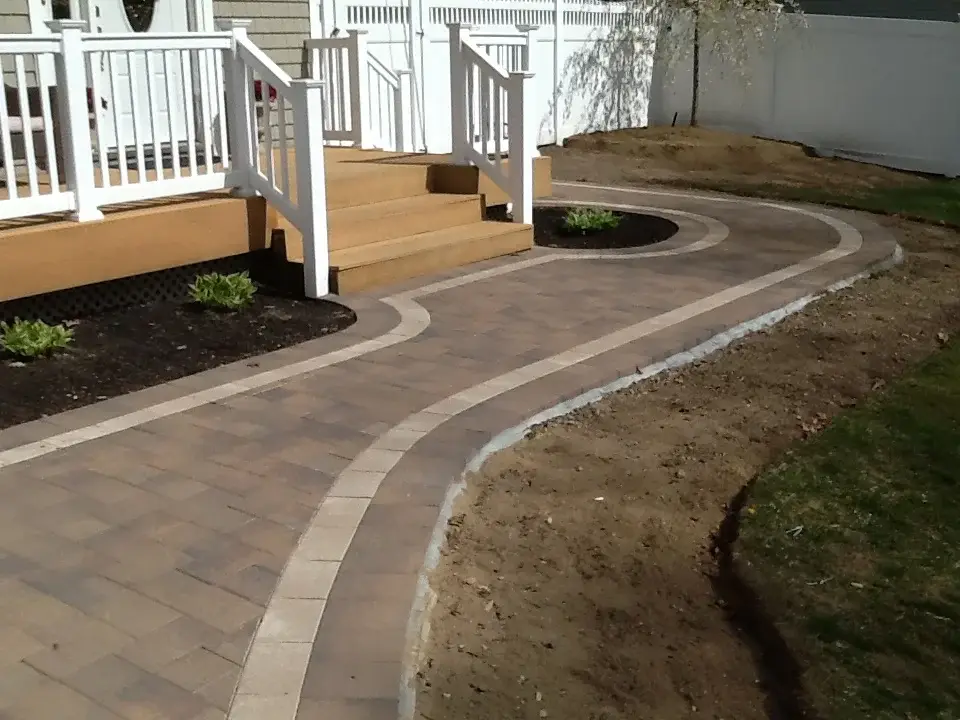 Driveway and entry — Long Island